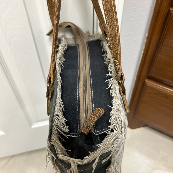 Myra Bag Upcycled Shoulder / Tote Bag cow hide and floral. - Picture 5 of 9